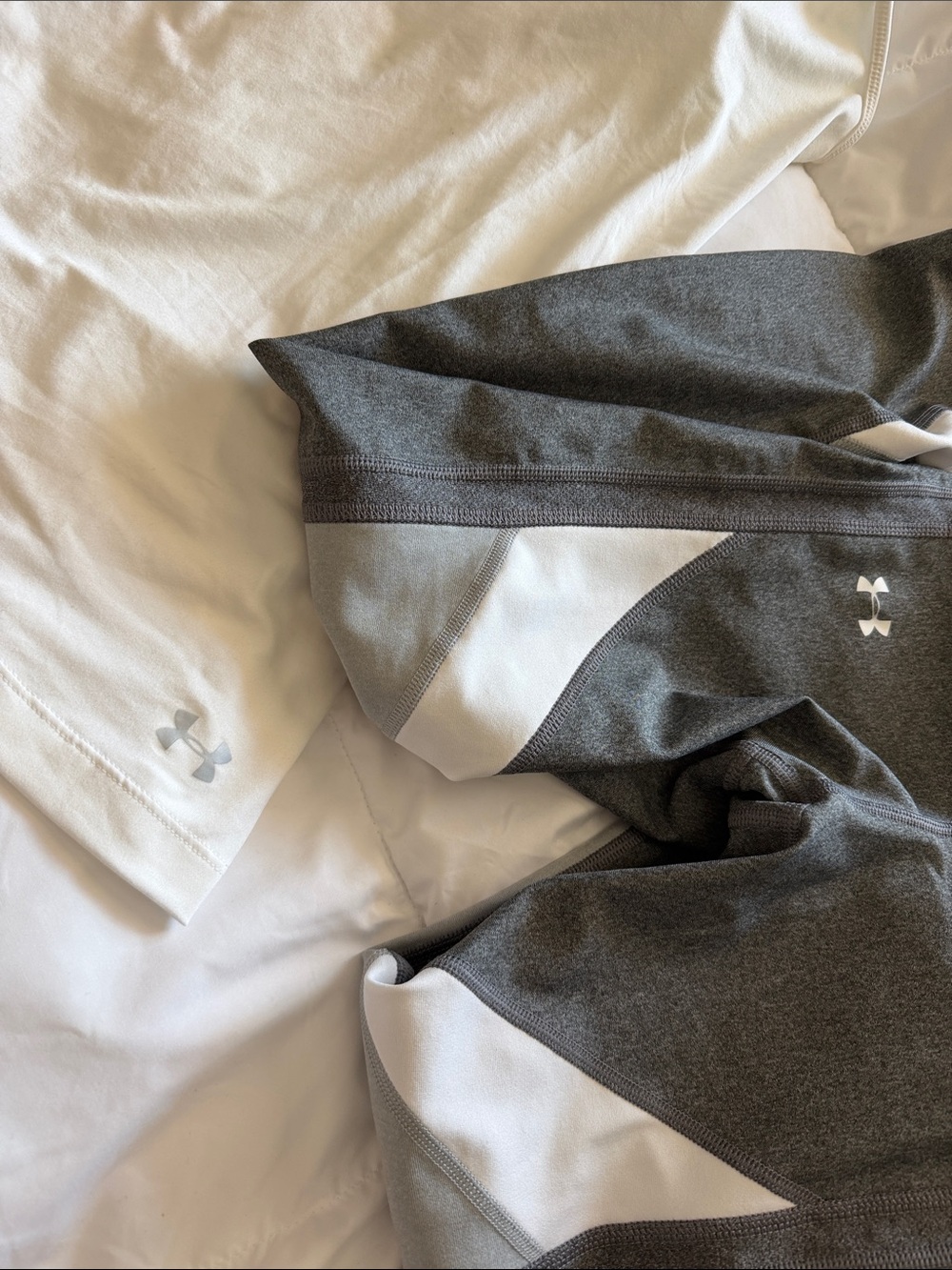 Under Armour Gray & White Performance leggings white tank built in sports bra